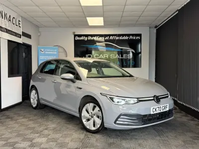 Usado VW Golf VII Style 130 HP (95 kW) 2020 Cinzento Citadino