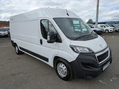 Begagnad Peugeot Boxer 140 HK (102 kW) 2023 Vit Van
