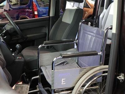 Used VW Caddy 102 HP (75 kW) 2014 Mauve MPV