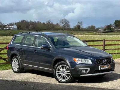Usado Volvo XC70 SE Lux 163 HP (119 kW) 2014 Azul Carrinha
