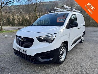 Used Vauxhall Combo Edition 100 HP (73 kW) 2019 White MPV