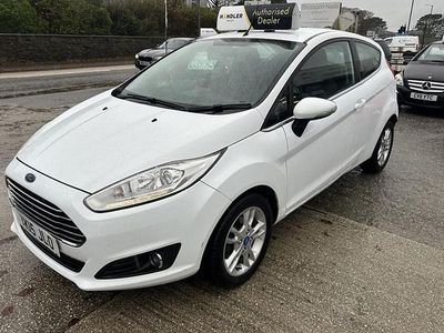 Used Ford Fiesta Zetec 82 HP (60 kW) 2015 White Hatchback