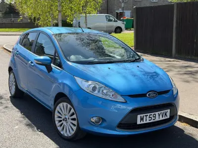 Begagnad Ford Fiesta Titanium 2009 Blå Halvkombi