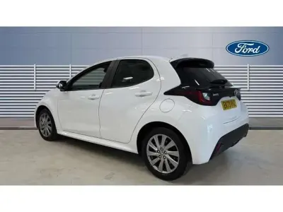 Used Toyota Yaris Hybrid 113 HP (83 kW) 2023 White Hatchback