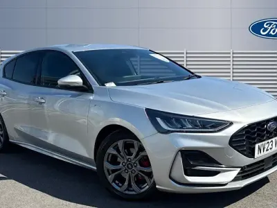 Używany Ford Focus ST-Line 125 KM (91 kW) 2023 Srebrny Hatchback