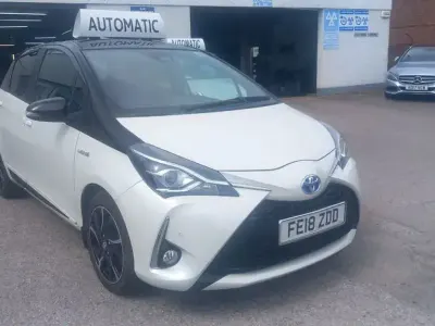 Used Toyota Yaris Design 100 HP (73 kW) 2018 White/black Hatchback