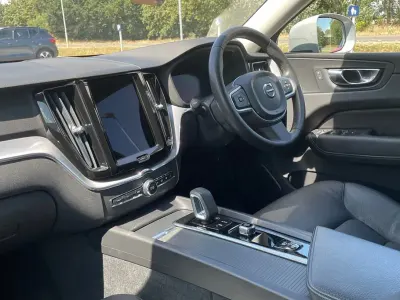 Used Volvo XC60 Momentum 247 HP (181 kW) 2022 Silver SUV