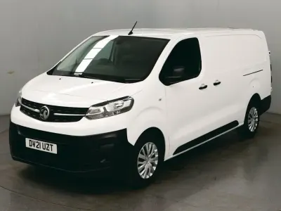Second-hand Vauxhall Vivaro 100 CP (73 kW) 2021 Alb Monovolum