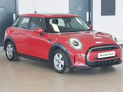 Usado Mini Cooper Classic 136 CV (100 kW) 2022 Rojo Utilitario