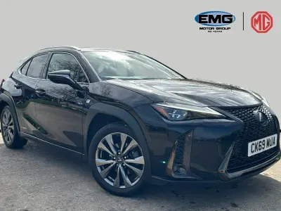 Usado Lexus UX E-FOUR 184 HP (135 kW) 2019 Preto SUV