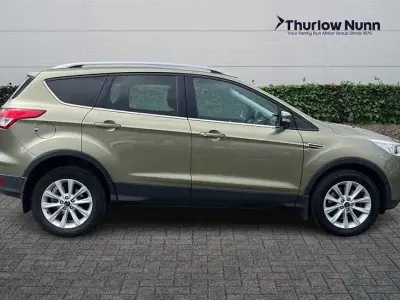 Käytetty Ford Kuga Titanium 150 HP (110 kW) 2015 Vihreä Katumaasturi