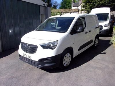 Second-hand Vauxhall Combo 100 CP (73 kW) 2021 Alb Monovolum