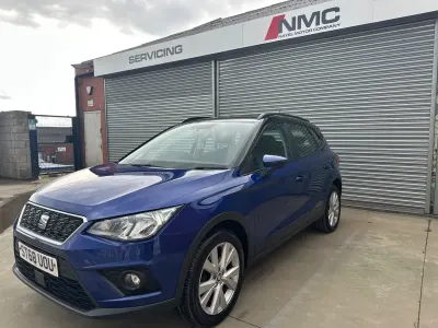 Usado Seat Arona SE Technology 95 HP (69 kW) 2018 Azul SUV