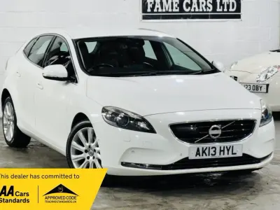 Gebraucht Volvo V40 SE Lux 150 PS (110 kW) 2013 Weiß Kleinwagen