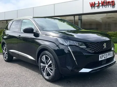 Gebraucht Peugeot 5008 Allure+ 130 PS (95 kW) 2023 Schwarz SUV