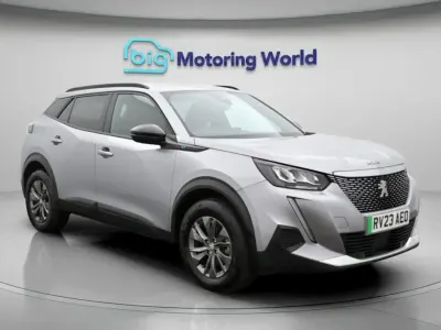 Używany Peugeot e-2008 Active+ 98 kW (134 KM) 2023 Szary SUV