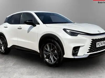 Used Lexus LBX 136 HP (100 kW) 2024 White SUV