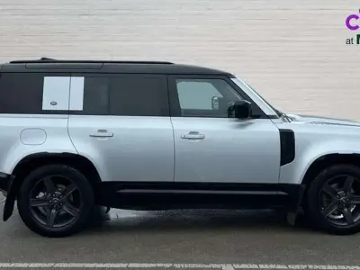 Used Land Rover Defender SE Dynamic 249 HP (183 kW) 2021 Silver SUV