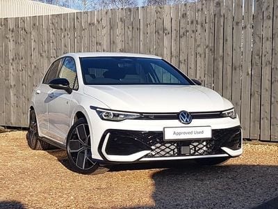 Nouă VW Golf VIII Black Edition 150 CP (110 kW) 2025 Alb Hatchback