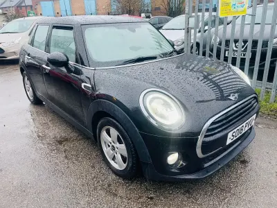 Usado Mini Cooper Hatch 2018 Negro Utilitario