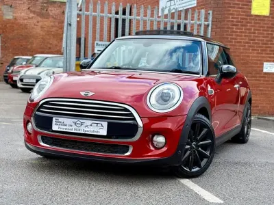 Begagnad Mini Cooper Hatch 136 HK (100 kW) 2015 Röd Halvkombi