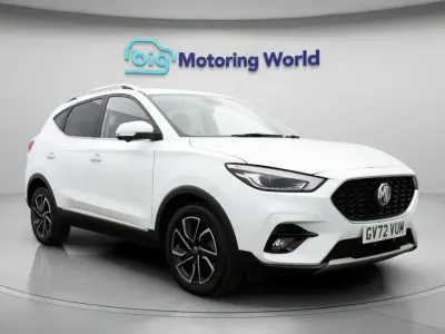 Używany MG ZS Exclusive 105 KM (77 kW) 2023 Biały SUV