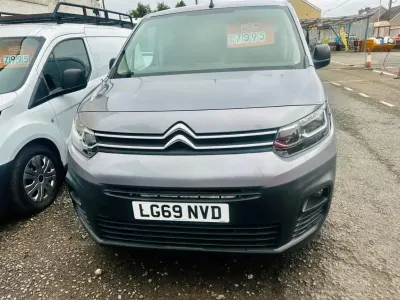 Usado Citroën Berlingo 75 CV (55 kW) 2019 Gris Monovolumen