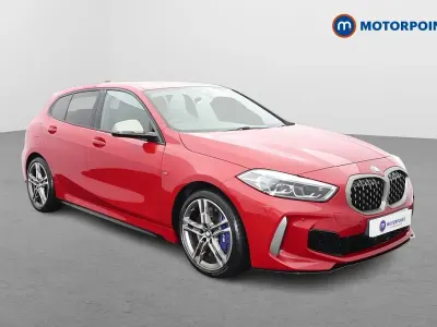 Begagnad BMW M135 2022 Röd Halvkombi