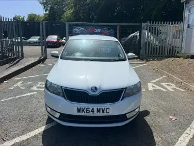Used Skoda Rapid Elegance 2014 White Hatchback