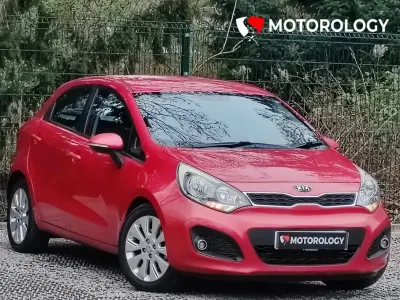 Begagnad Kia Rio 107 HK (78 kW) 2012 Röd Halvkombi
