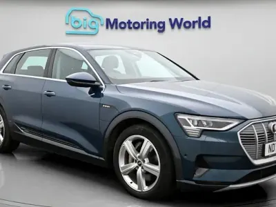 Usado Audi e-tron 230 kW (313 HP) 2021 Azul SUV