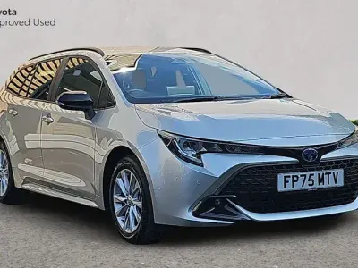 Used Toyota Corolla 140 HP (102 kW) 2025 Silver Estate