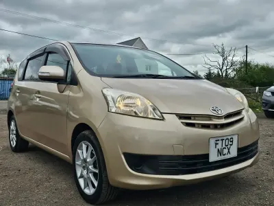 Used Toyota Corolla 2009 Gold Sedan