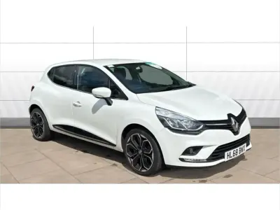 Used Renault Clio Iconic 90 HP (66 kW) 2019 White Hatchback