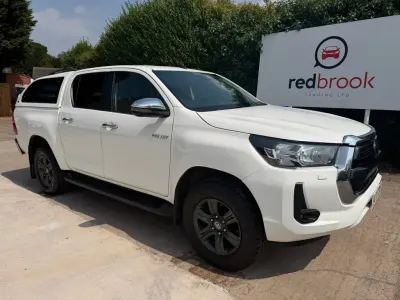 Used Toyota HiLux 150 HP (110 kW) 2021 White Pickup