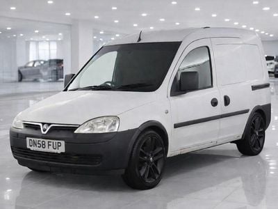 Used Vauxhall Combo 75 HP (55 kW) 2008 White MPV