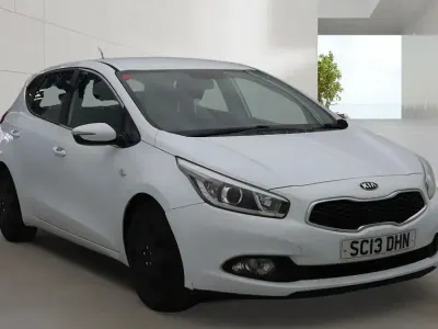 Used Kia Ceed 2013 White Hatchback