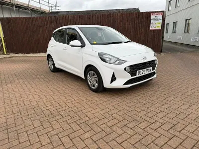 Usado Hyundai i10 SE 67 CV (49 kW) 2023 Blanco Utilitario
