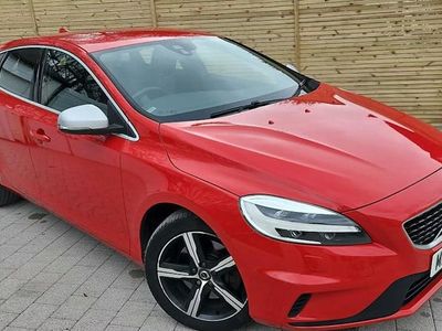 Used Volvo V40 R-Design 190 HP (139 kW) 2016 Red Hatchback