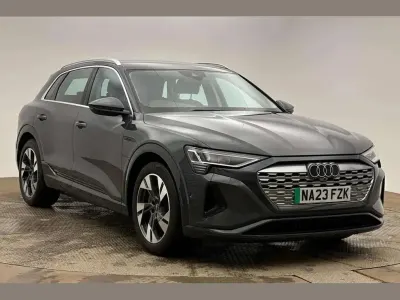 Usado Audi Q8 e-tron Sport 245 kW (334 CV) 2023 Gris SUV