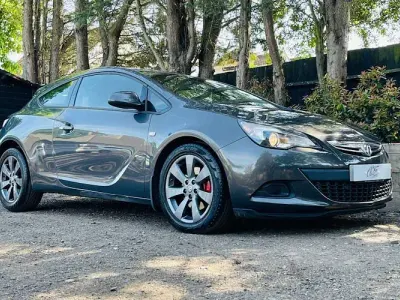 Begagnad Vauxhall Astra GTC Sport 140 HK (102 kW) 2013 Grå Sportkupé