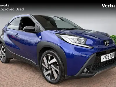 Used Toyota Aygo X 72 HP (52 kW) 2023 Juniper blue bitone (metallic paint) SUV