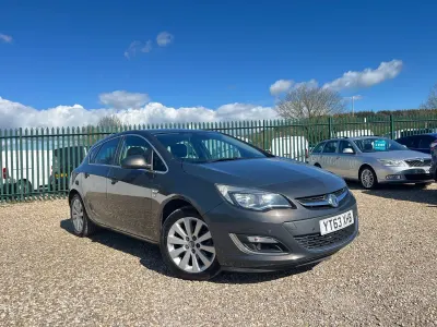 Używany Vauxhall Astra Elite 165 KM (121 kW) 2013 Szary Hatchback
