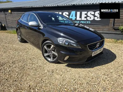 Begagnad Volvo V40 R-Design 122 HK (89 kW) 2015 Svart Halvkombi