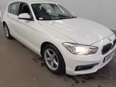 Begagnad BMW 118 Comfort Edition 2018 Vit Halvkombi