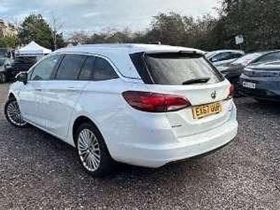 Used Vauxhall Astra Elite 150 HP (110 kW) 2017 Summit white Estate