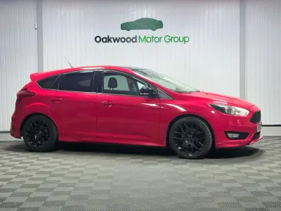 Second-hand Ford Focus Zetec 182 CP (133 kW) 2016 Roșu Hatchback