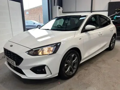 Used Ford Focus ST-Line 125 HP (91 kW) 2019 White Hatchback