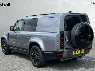 Käytetty Land Rover Defender 300 HP (220 kW) 2024 Harmaa Katumaasturi