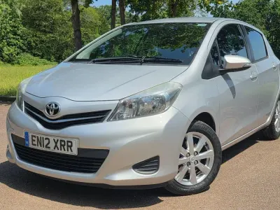 Used Toyota Yaris 99 HP (72 kW) 2012 Silver Hatchback